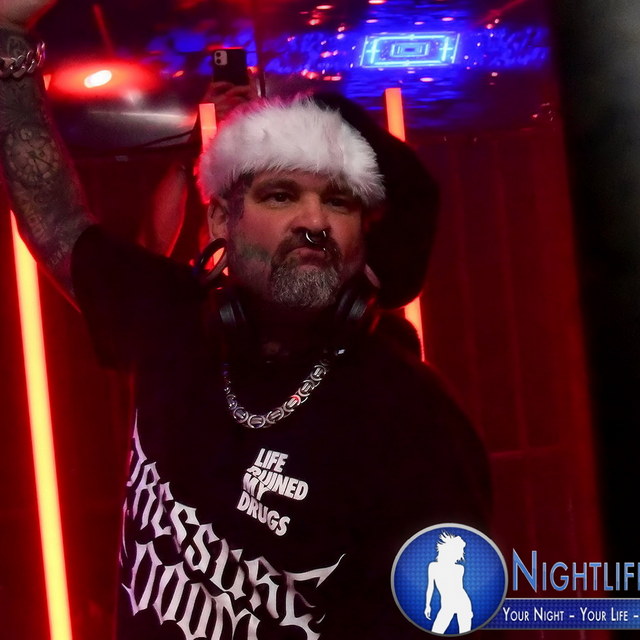 PRESSURE DOOM – 360 Grad CAGE RAVE